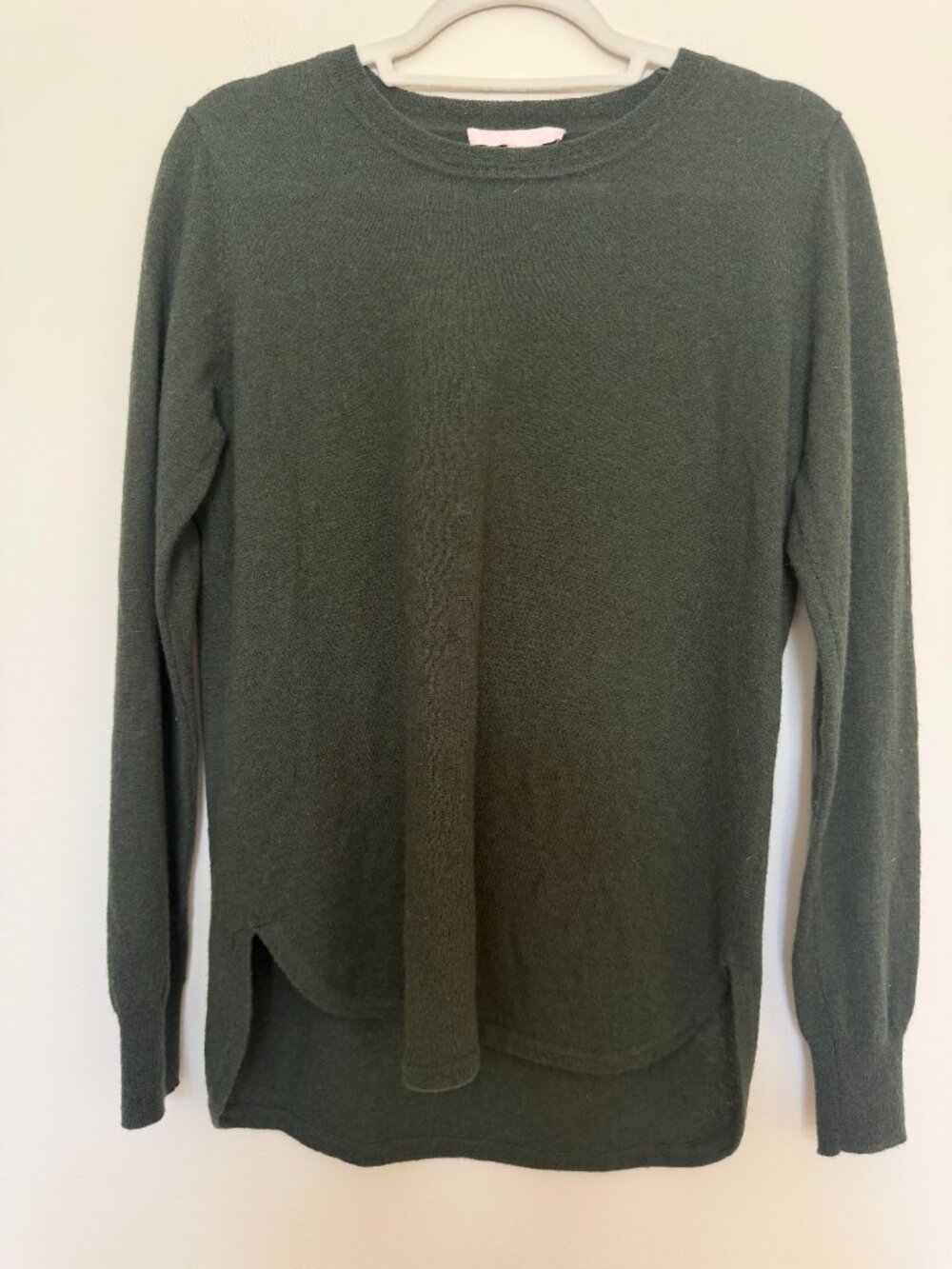 The Cashmere Project Crew Neck High Low Sweater Quiet Luxury Olive - Medium
